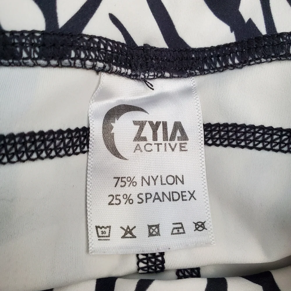 Zyia • Safari Pocket Brilliant Leggings